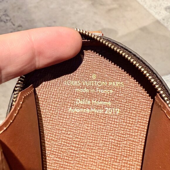 Louis Vuitton FW19 Brown Monogram Legacy Round Coin Pouch Charm - Picture 11 of 12